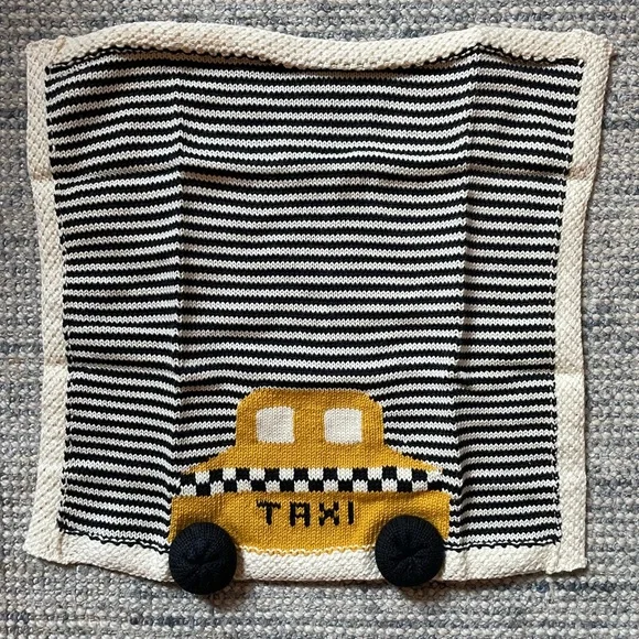 Estella NYC gift set: taxi blanket, pretzel and hot dog toys - Picture 2 of 11